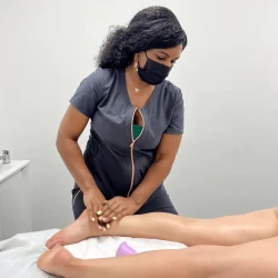 masaje en las piernas piernas